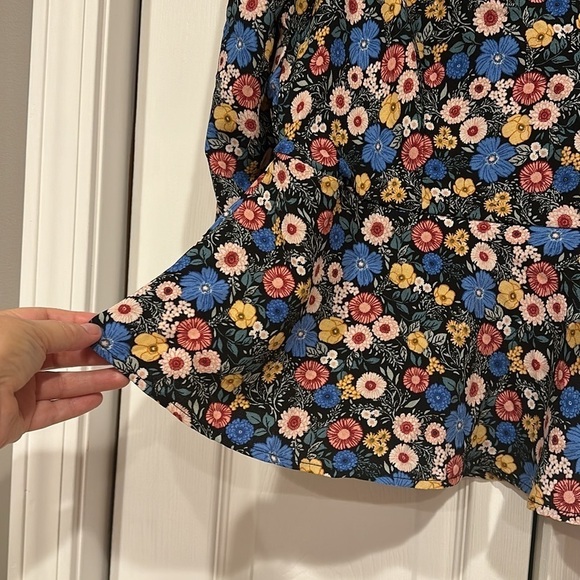 Lily White blouse Large - Picture 5 of 6